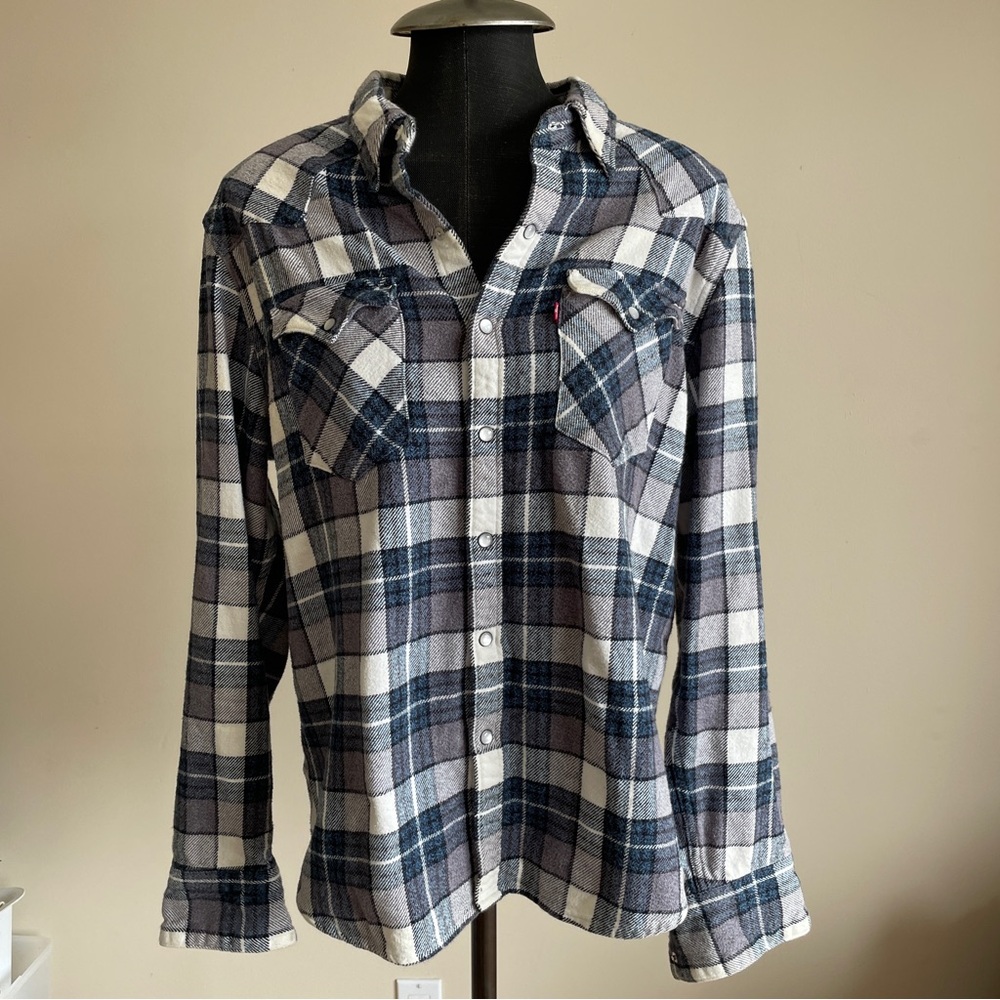 Levi's plaid button front shirt 100% cotton flannel size large